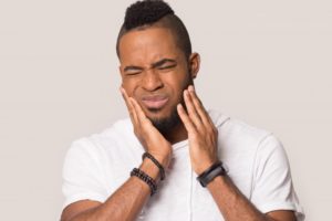 Pained man needs to visit his Grand Prairie emergency dentist